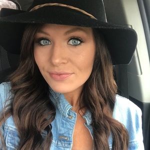 Meet your Posher, Olivia